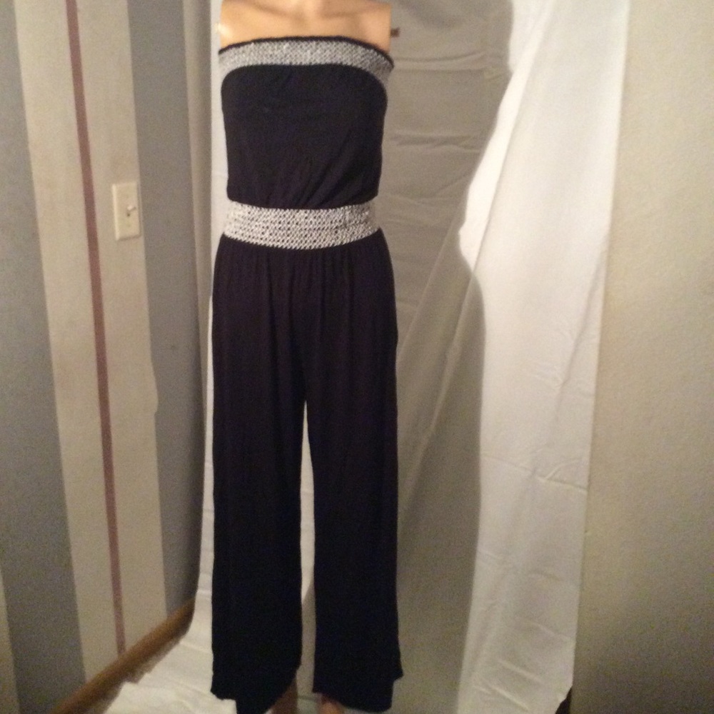 Women’s sleeveless summer jumpsuit for petites